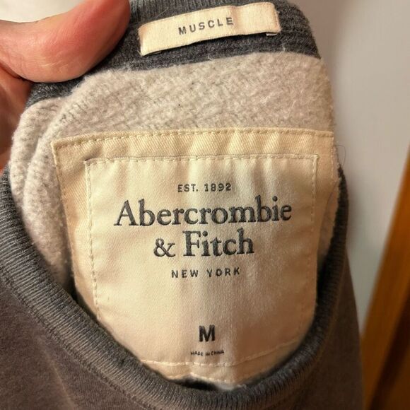 Abercrombie‎ & Fitch muscle fit super soft crewneck sweatshirt men’s size M - Picture 5 of 9